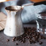 קפה יהפוך לטעים פי מאה: רק הוסף קורט מהמוצר הזה