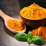 כמה זמן נשאר כורכום בגוף: מדענים נתנו תשובה ברורה