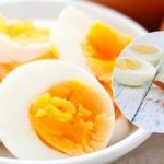 למה אסור לזרוק ביצים מבושלות למים קרים: התשובה תפתיע